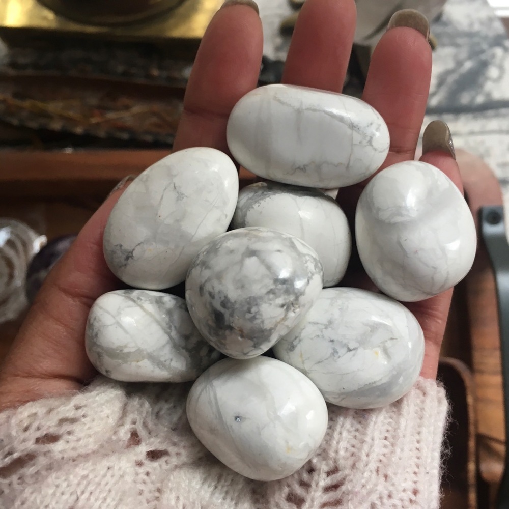 Howlite Tumbles (1pcs) Random selection. - Picture 5 of 5